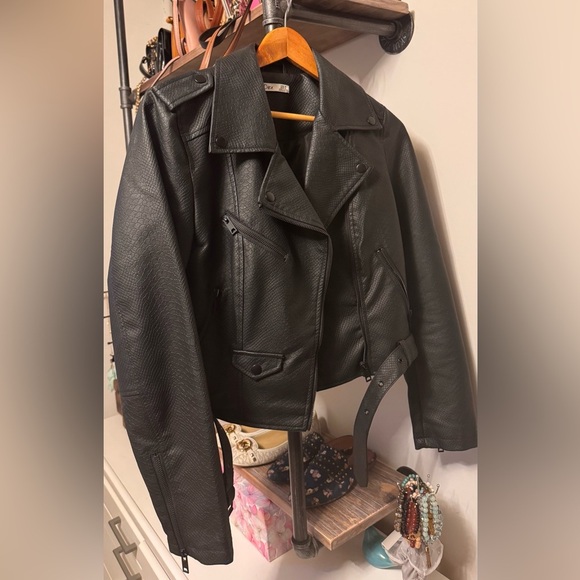 Black jacket - Picture 5 of 6